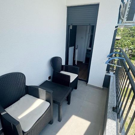 Lana Apartmani Bar Bagian luar foto