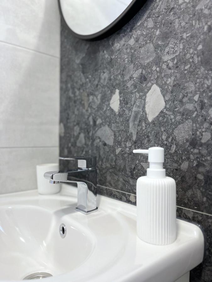 Lana Apartmani Bar Bagian luar foto