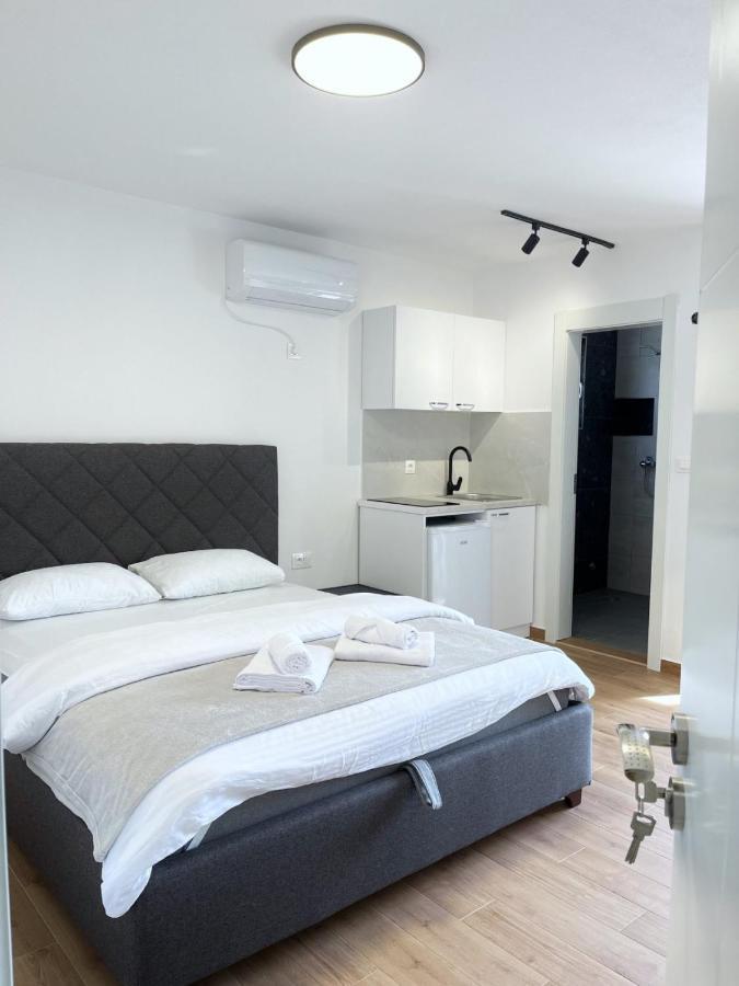 Lana Apartmani Bar Bagian luar foto