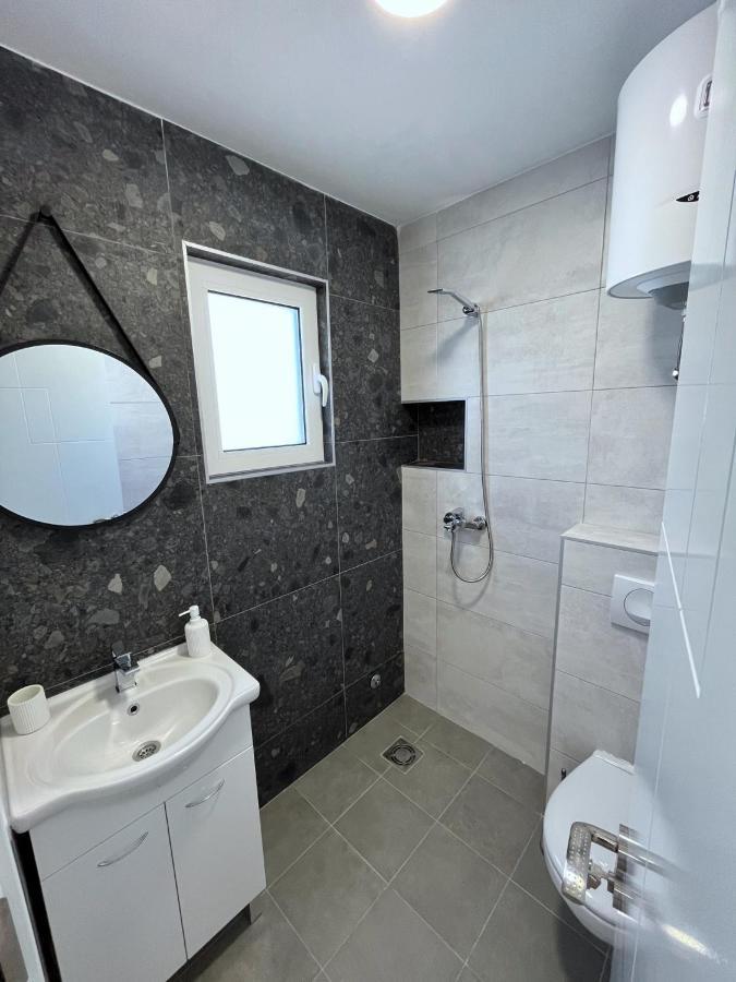 Lana Apartmani Bar Bagian luar foto