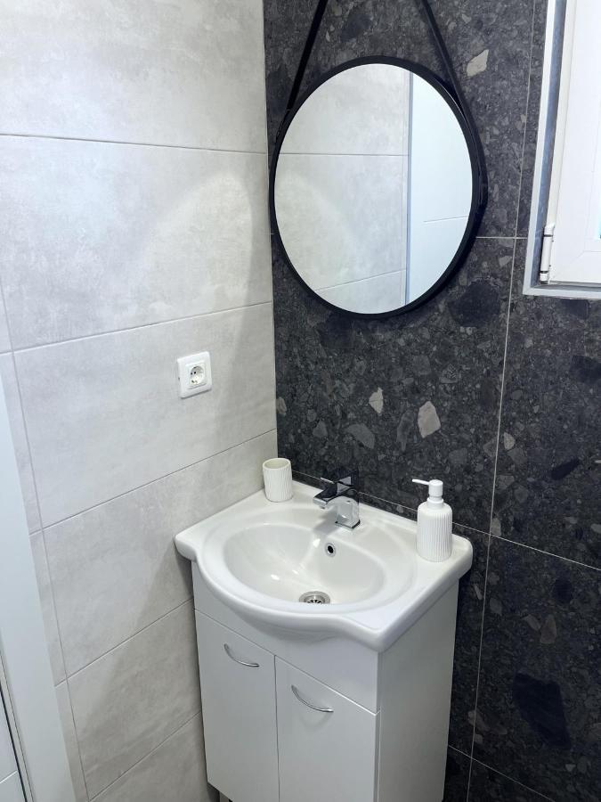 Lana Apartmani Bar Bagian luar foto