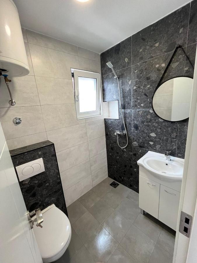 Lana Apartmani Bar Bagian luar foto