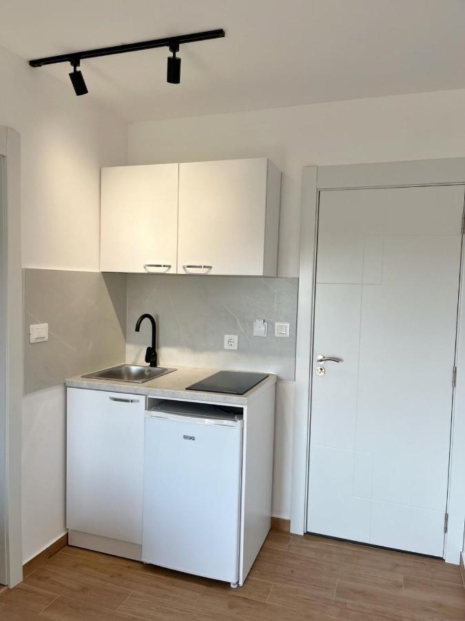 Lana Apartmani Bar Bagian luar foto