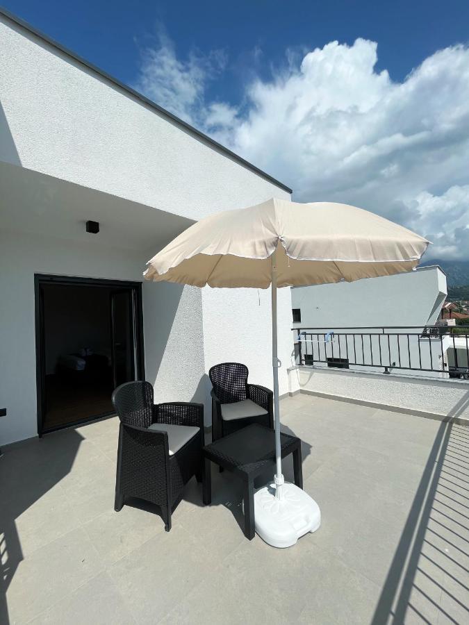 Lana Apartmani Bar Bagian luar foto