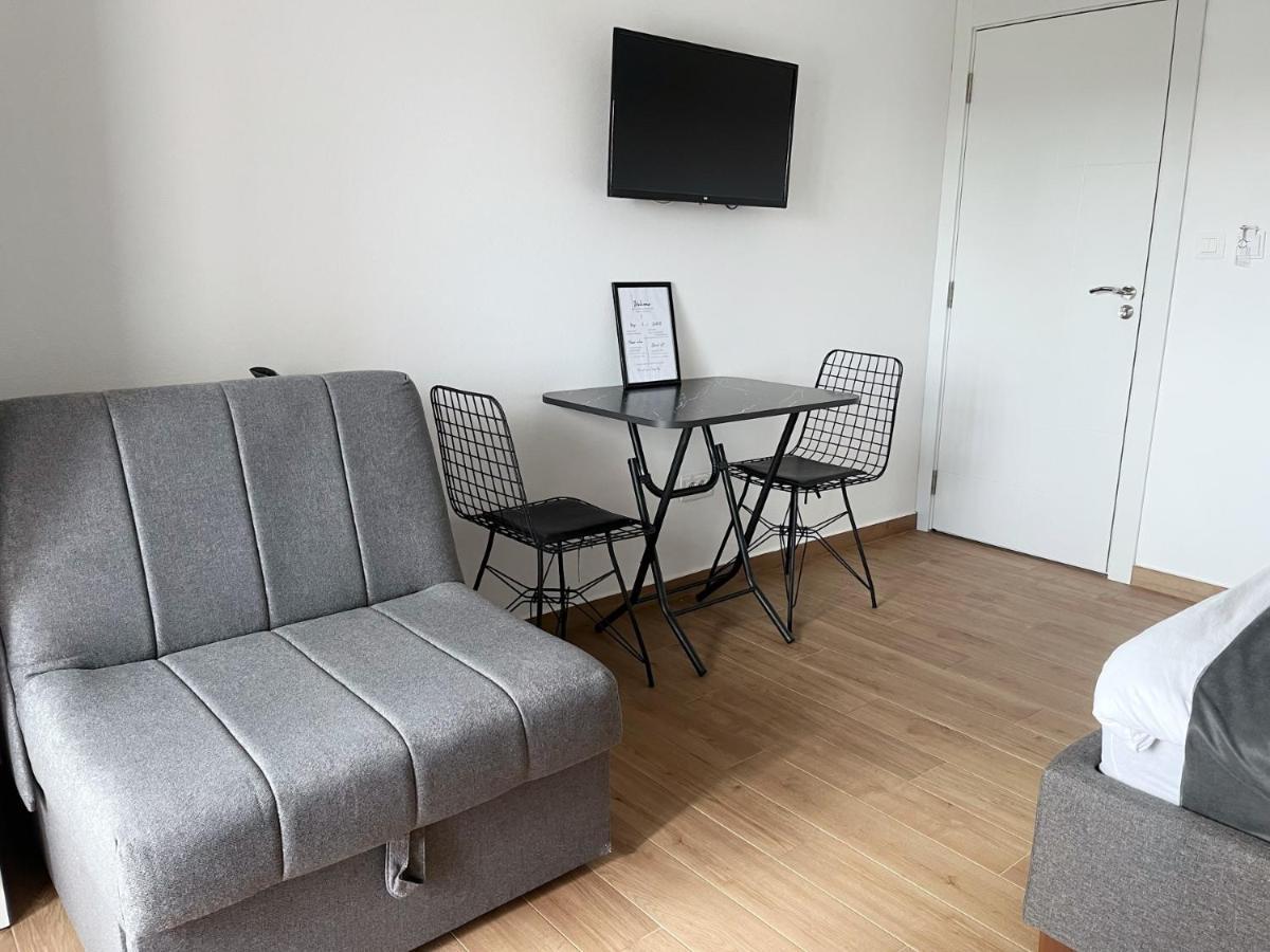 Lana Apartmani Bar Bagian luar foto