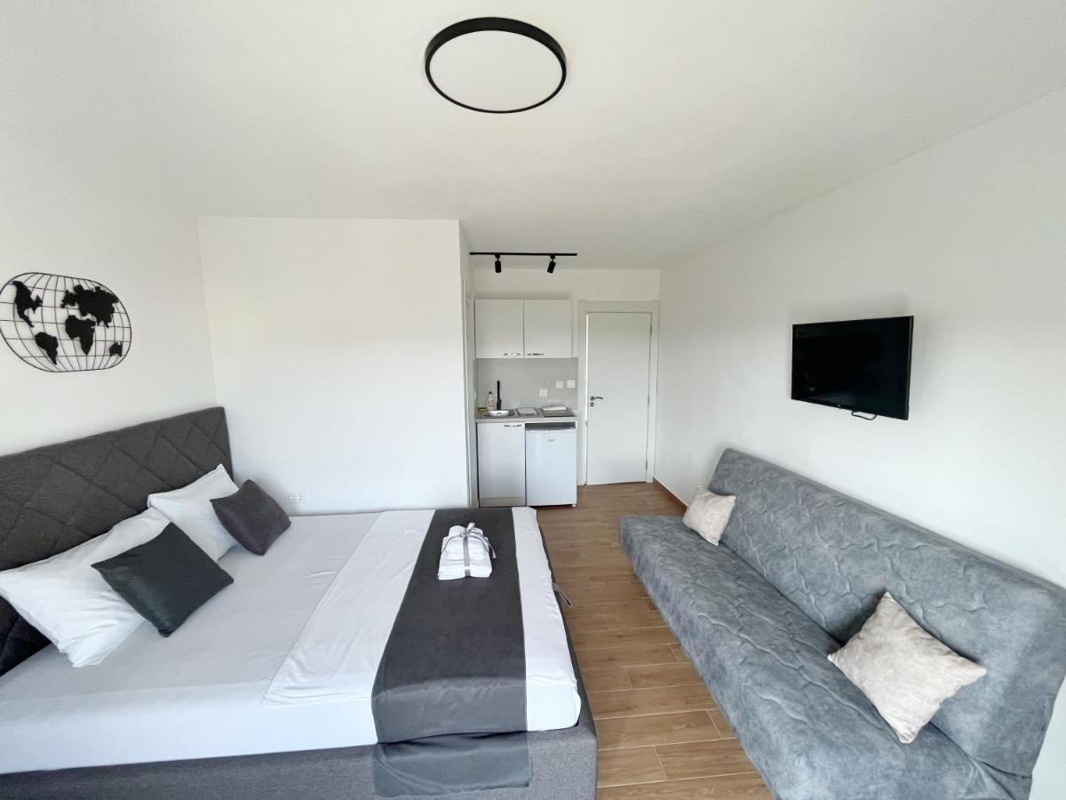 Lana Apartmani Bar Bagian luar foto