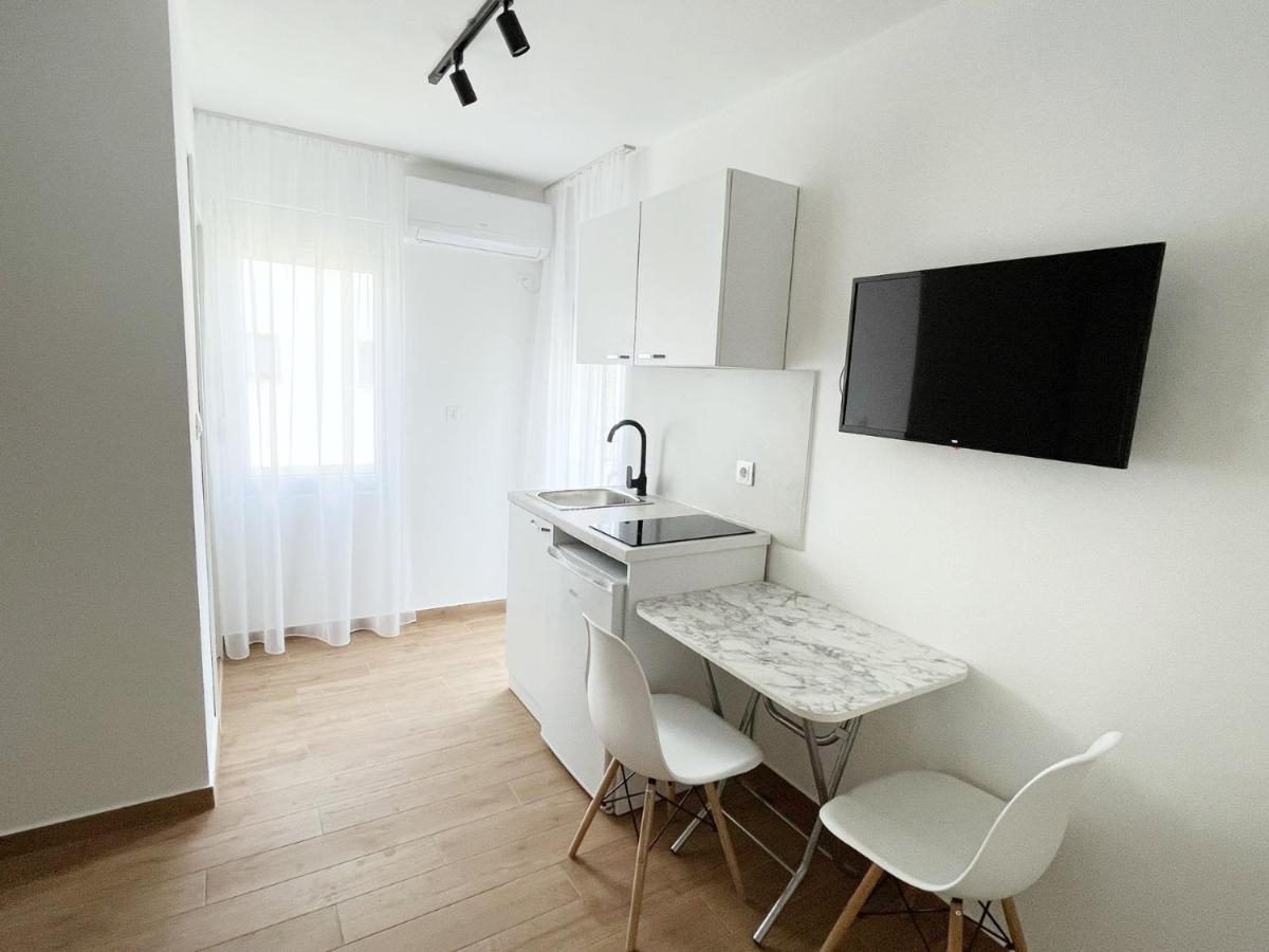 Lana Apartmani Bar Bagian luar foto