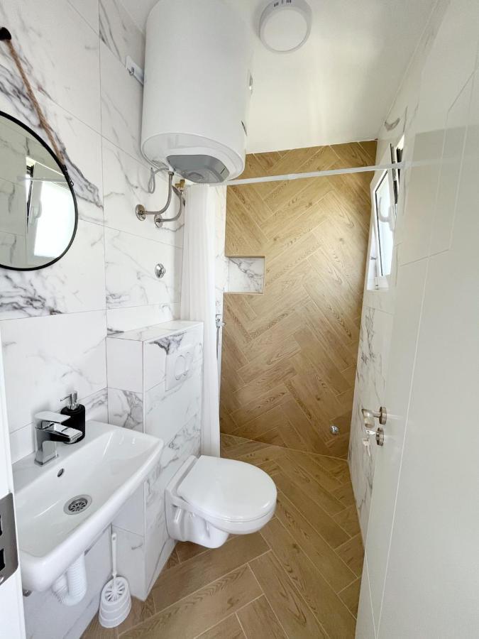 Lana Apartmani Bar Bagian luar foto