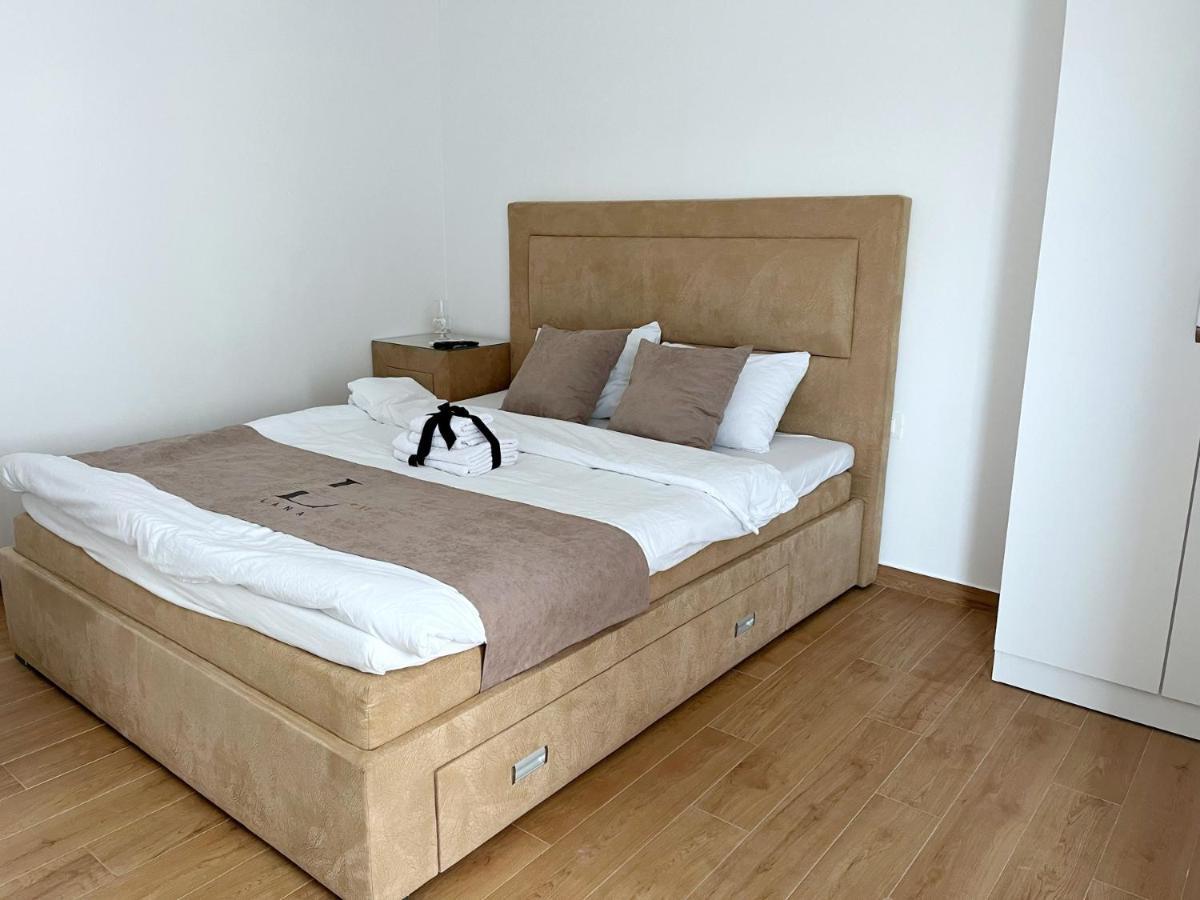 Lana Apartmani Bar Bagian luar foto