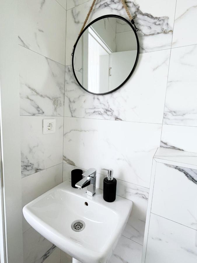 Lana Apartmani Bar Bagian luar foto