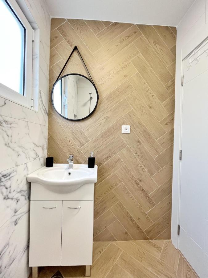 Lana Apartmani Bar Bagian luar foto