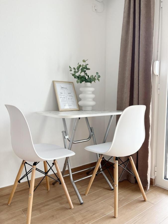 Lana Apartmani Bar Bagian luar foto