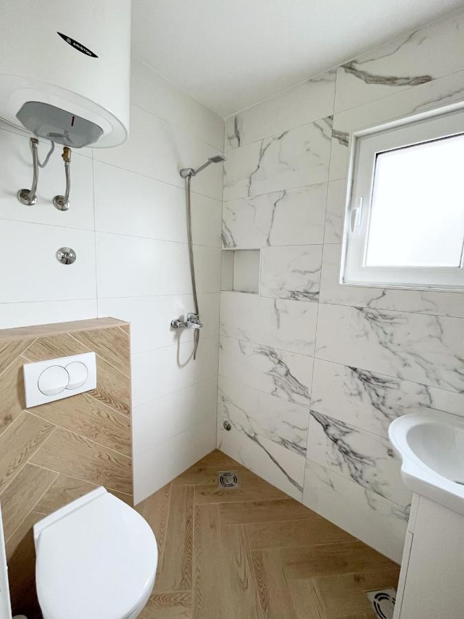 Lana Apartmani Bar Bagian luar foto