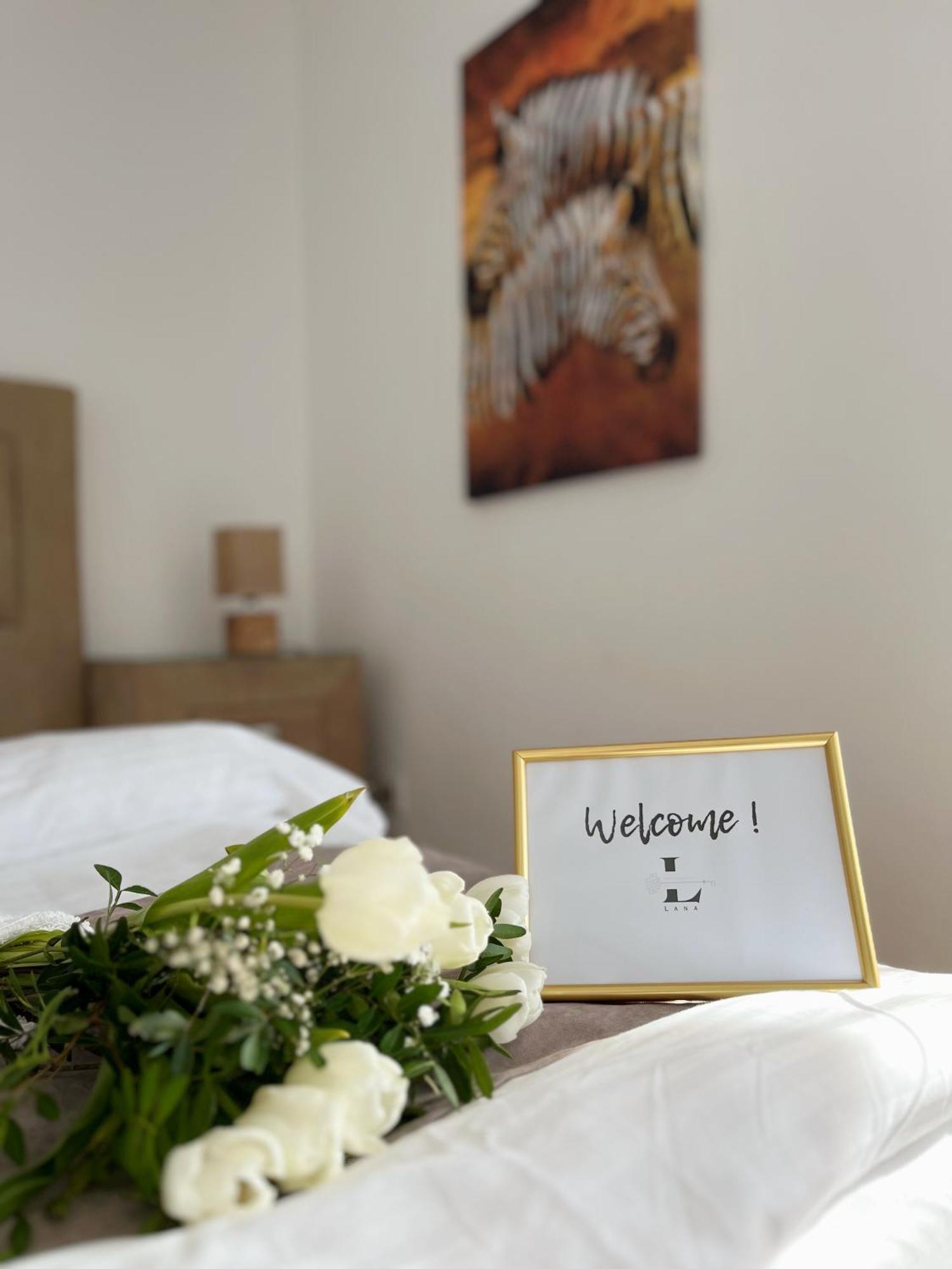 Lana Apartmani Bar Bagian luar foto