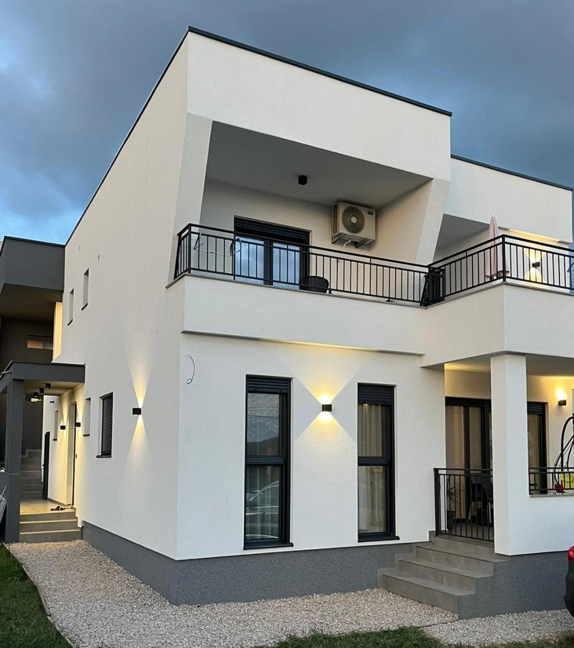 Lana Apartmani Bar Bagian luar foto