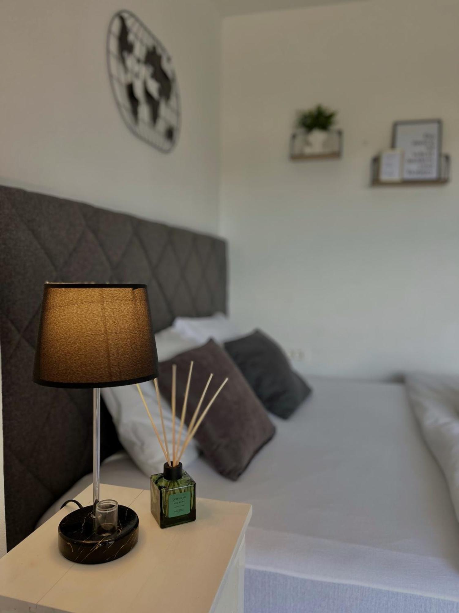 Lana Apartmani Bar Bagian luar foto
